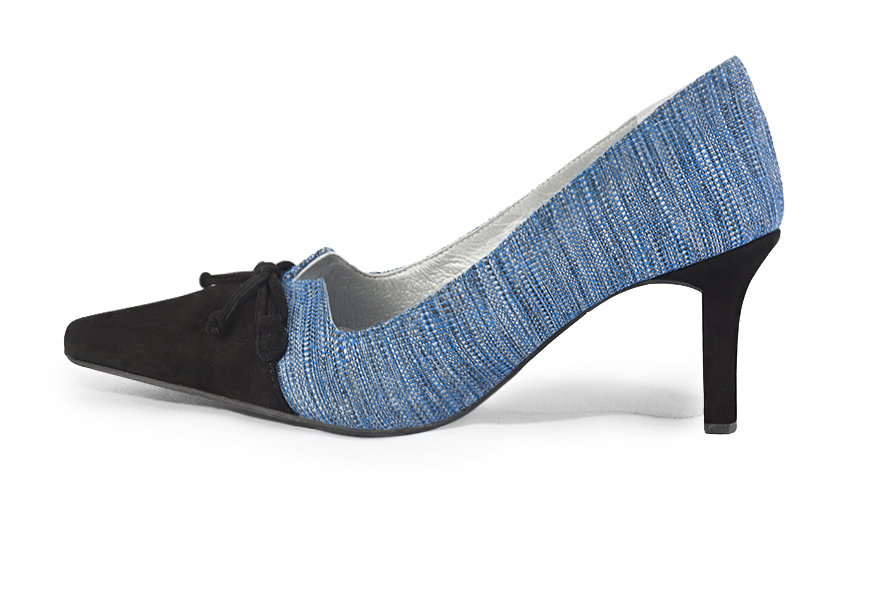 Matt black and electric blue women's dress pumps, with a knot on the front. Tapered toe. High slim heel. Profile view - Florence KOOIJMAN